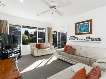 Room for Everyone - Home, Studio & Large Section!