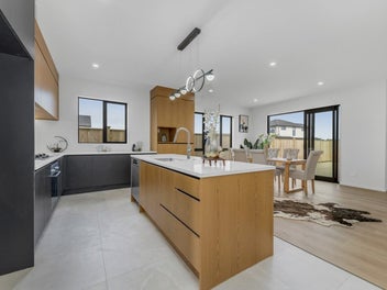 Modern Family Home in Peaceful Clarks Beach