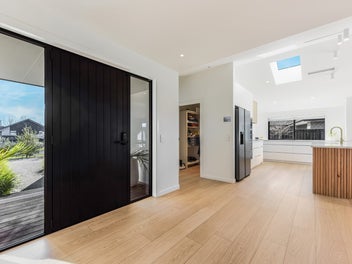 Stylish, Spacious & Centrally Located in Mapua