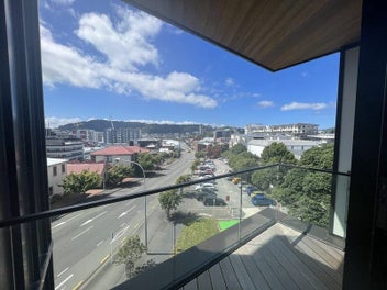 CITY SLICK, SUNSET CHIC! | BEO $475,000