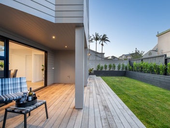 HUGE HOME. SERIOUS SELLERS. ENDLESS POTENTIAL
