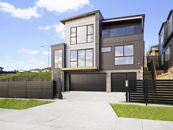 Luxury Living, Stunning City Views!