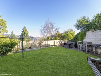 Elevated Living, Views & Fully Self-Contained Flat