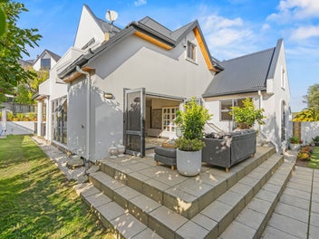 EXECUTIVE LIFESTYLE WITH PANORAMIC VIEWS