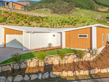 Astute Buyers Take Note - Must Be Sold!