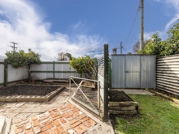 Two bed freestanding gem