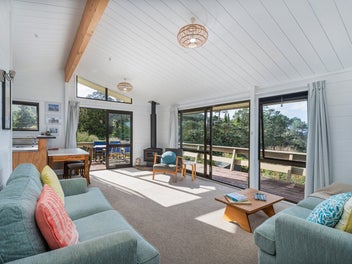 Beachside charm - endless potential