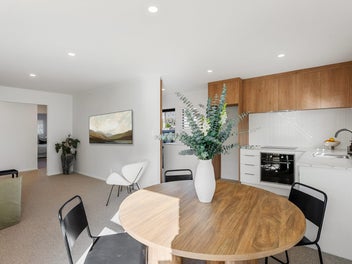 Fresh, Stylish & Freehold!