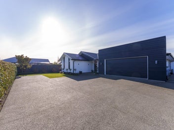 Designed to Impress - Must Be Sold!
