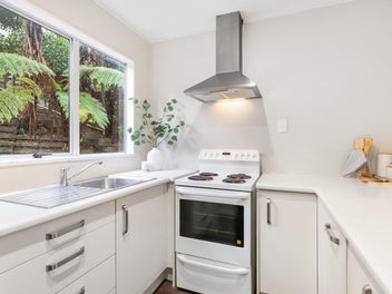 Sunny Sanctuary with Potential in Newlands!