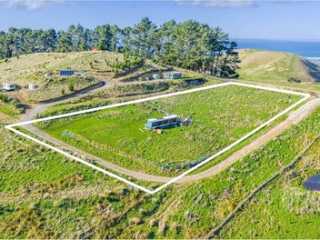 Your slice of off grid paradise!