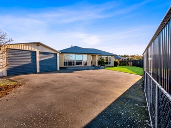 Spacious & Sun-Filled Family Oasis