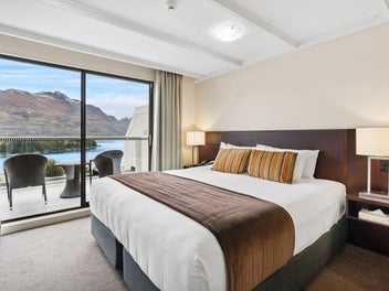 Top-Floor Queenstown Investment with Stunning View