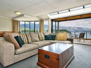 Live the Lakefront Lifestyle
