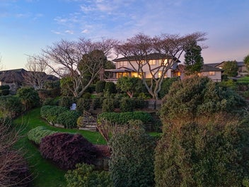 Owner Relocating, Committed to A Sale