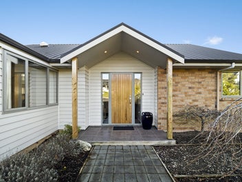 Low-Maintenance in Sought-After Sunninghurst