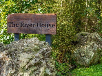 THE RIVER HOUSE