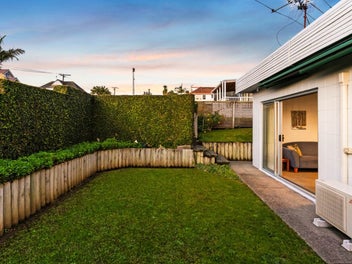 Single Level, Spacious & Sunny on Paunui!