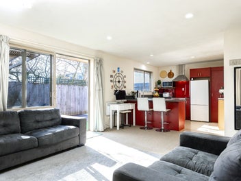 Modern, easy-care - a feel good home