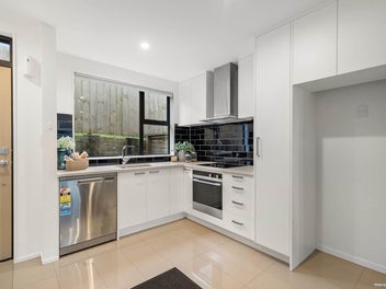 Three Bedroom Townhouse in Handy Location