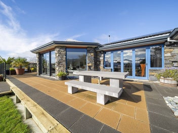 Lifestyle Living That Ticks All the Boxes!