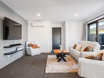 Best Buying In Ravenswood, Vendors Wants Sold!