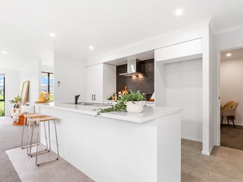 Sunny & Spacious - Your Golden Opportunity Awaits!