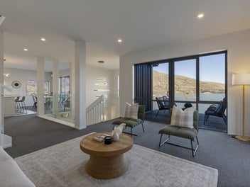 Effortless Queenstown Living with Panoramic Views