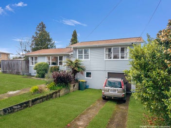 Kiwi Classic – Corner Property!