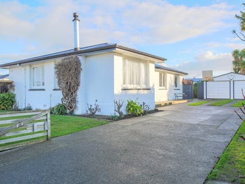 Five Bedroom Family Home!