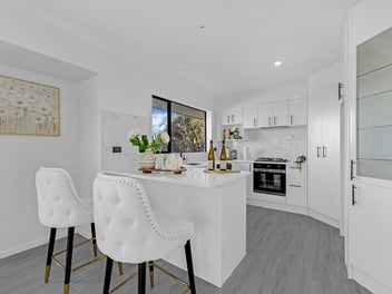 Renovated Brick & Tile home with Stunning Sea View