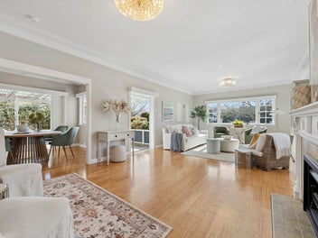 PRIME EPSOM LOCATION + FULL SITE - DGZ!