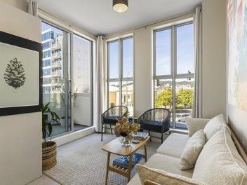 NO BODY CORPORATE & VERY SUNNY TOWNHOUSE