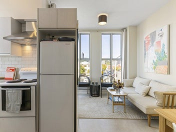 NO BODY CORPORATE & VERY SUNNY TOWNHOUSE