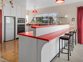 Dual Dwelling - Endless Opportunity in Kensington!