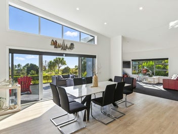 Coastal class & captivating views!