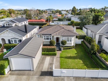 Final Week! Immaculate, single-level living in DGZ