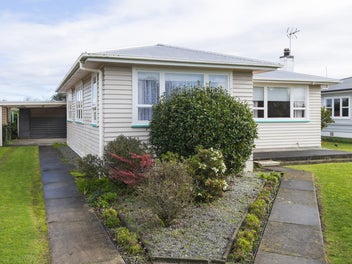 Charming starter home with endless potential!