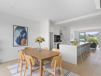LUXURIOUS, MODERN, SPACIOUS LIVING!