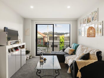 MODERN COMFORT IN THE HEART OF NEWTOWN