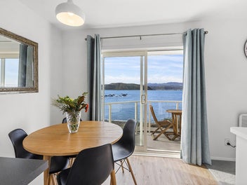 LIKE-NEW WITH STUNNING LYALL BAY VIEWS