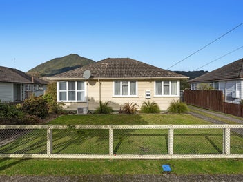 Tidy Home, Spacious Backyard - Ideal for Caravan