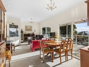 IMMACULATE, NEAR-NEW IN CENTRAL KARORI