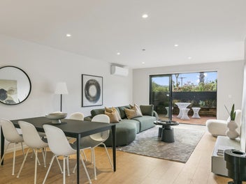 Brand New 4 Bed - Fee Simple Title