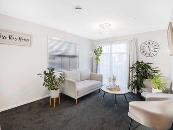 4 Bed As-New home - All Set for The Good Life