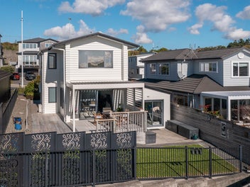 Standalone, Sun-Drenched & Simply Stunning