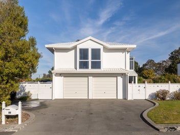 Peace, Privacy & Panoramic Golf Views!
