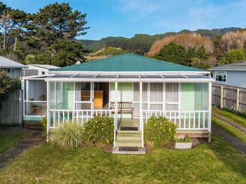 Old School Cool in the Heart of Paekakariki