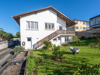 Chalet charm in the heart of Howick