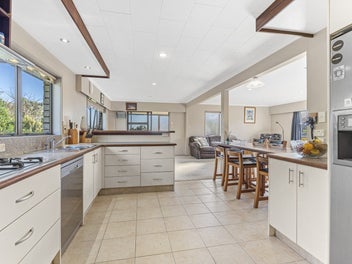 Comfort, elevation and privacy with orchard!